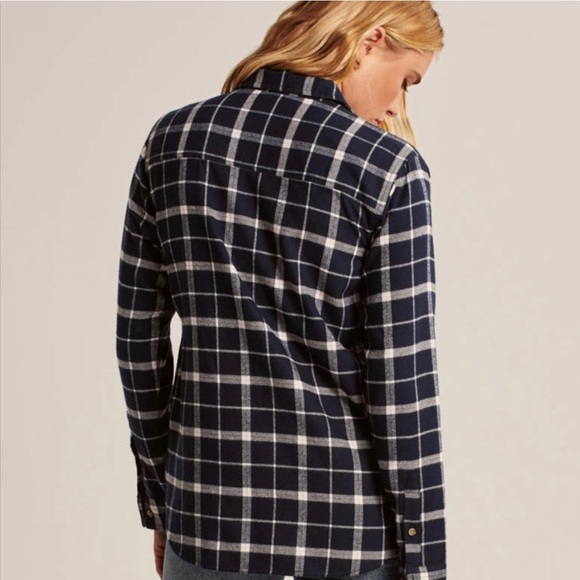 Women’s Abercrombie & Fitch Boyfriend Flannel ~ Blue/Whote Plaid ~ Size Women's - Picture 2 of 9